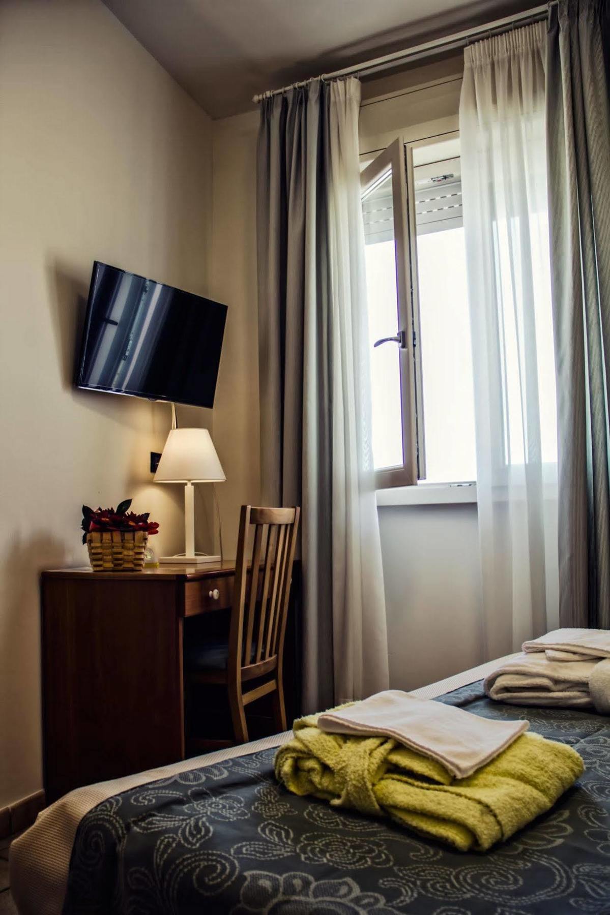 Hotel Sirenetta イーゾラ・デッレ・フェンミネ エクステリア 写真