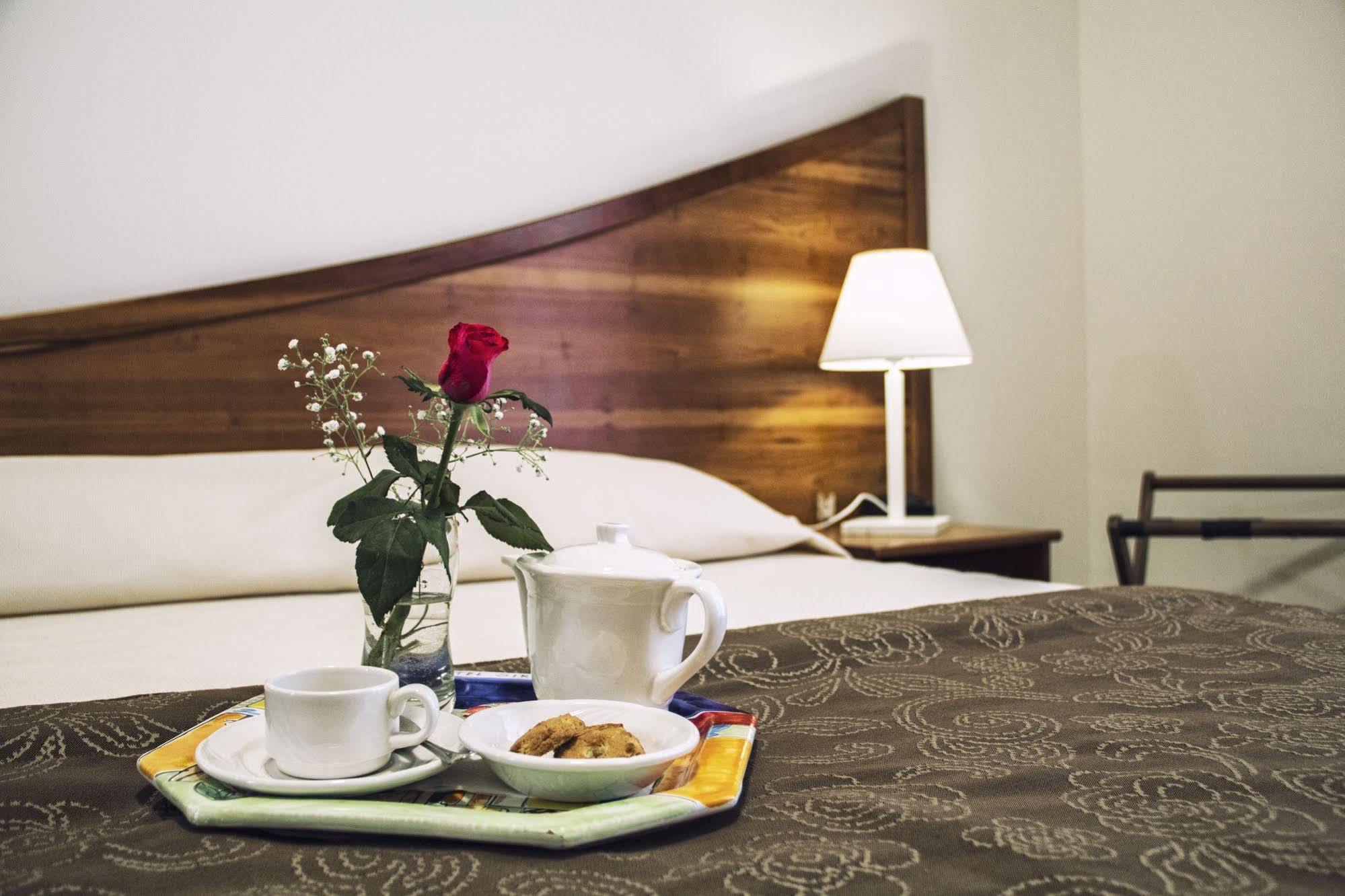 Hotel Sirenetta イーゾラ・デッレ・フェンミネ エクステリア 写真