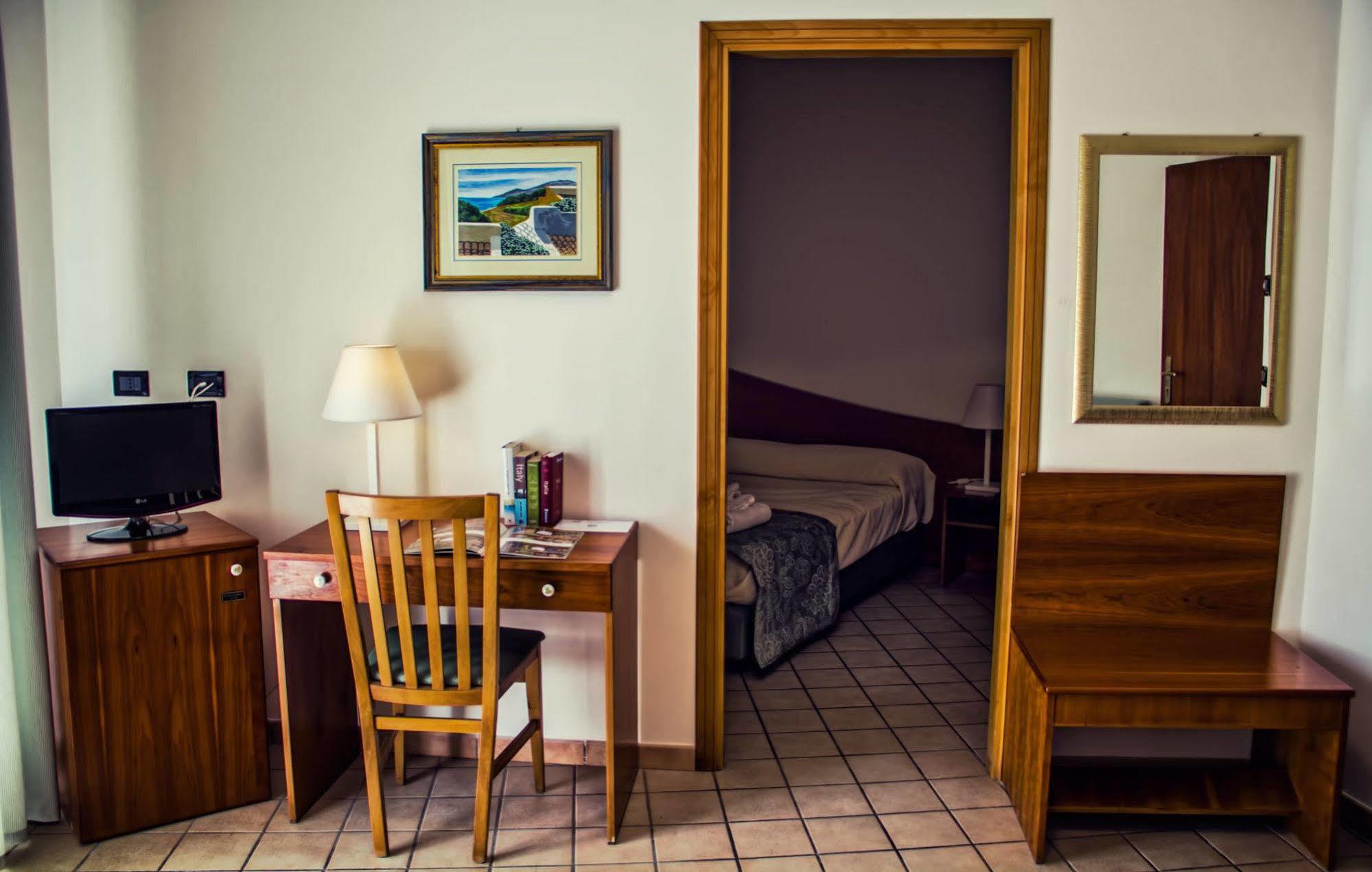 Hotel Sirenetta イーゾラ・デッレ・フェンミネ エクステリア 写真