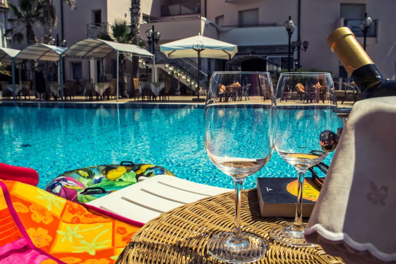 Hotel Sirenetta イーゾラ・デッレ・フェンミネ エクステリア 写真