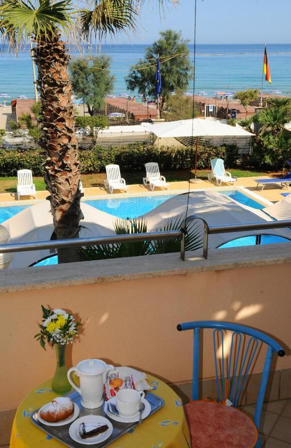 Hotel Sirenetta イーゾラ・デッレ・フェンミネ エクステリア 写真